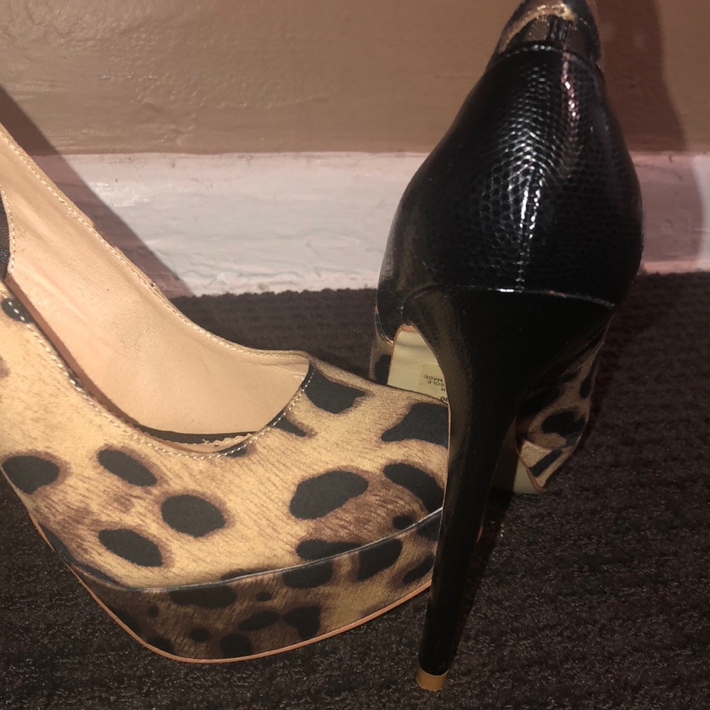 Colin Stuart Leopard Heels - Picture 3 of 7